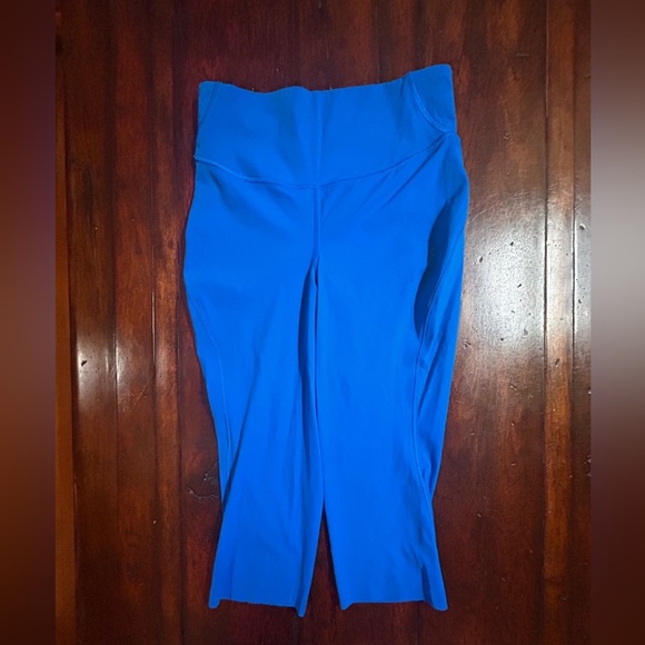 Lululemon Blue Cropped Leggings Size 6 - Picture 1 of 10